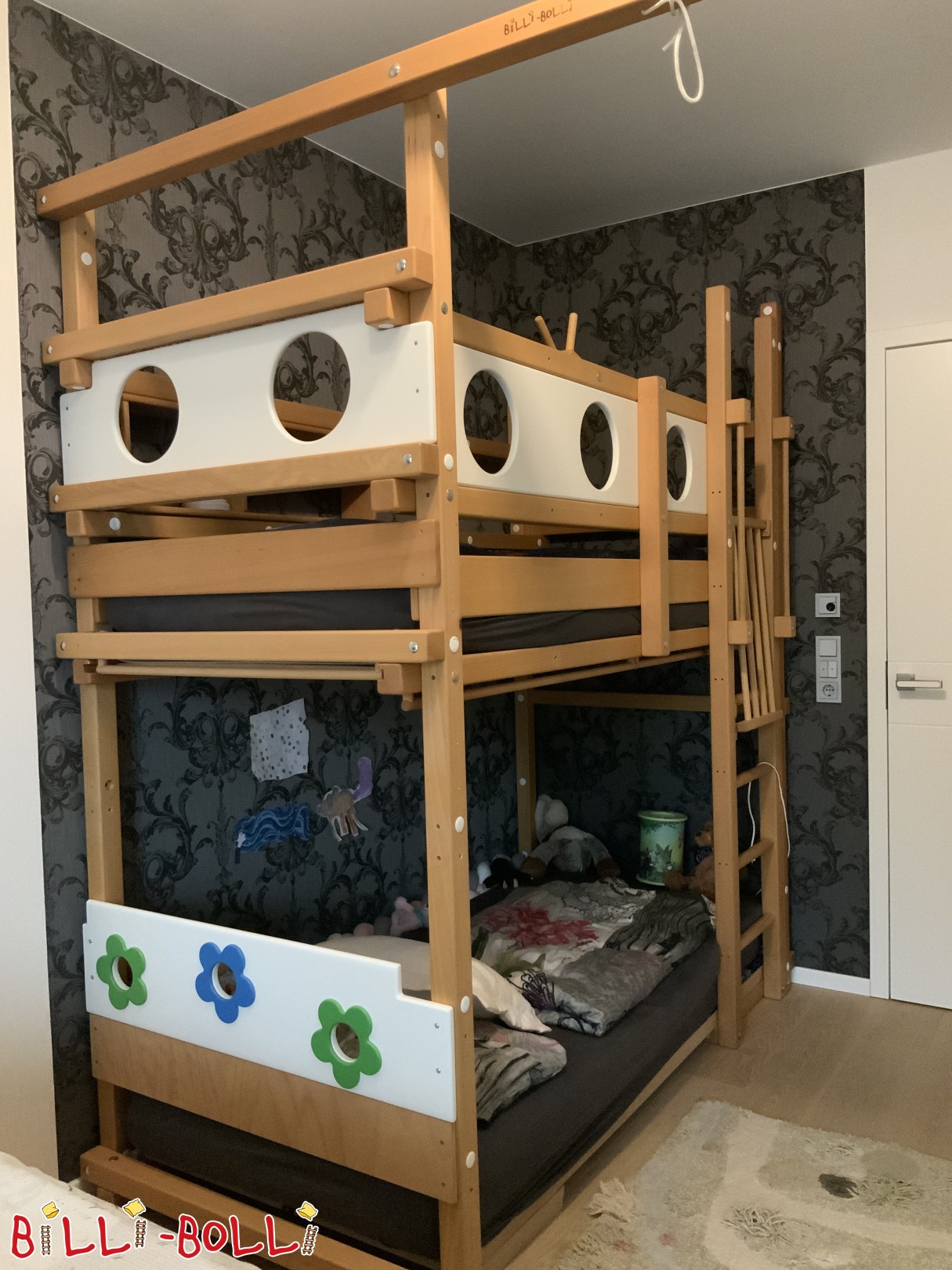 Reklamm 5795: Héichtastellbar Loftbett aus Buche mat Lukenpanelen a Steierrad Héichtastellbar Loftbett aus Buche mat Lukenpanelen a Steierrad (Kategorie: Loftbett mat Armaufleeën a Leeder, gebraucht)