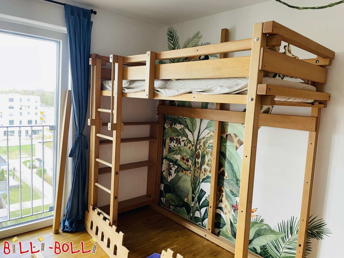 Podstrešna postelja *bukev* z viteškim gradom, mizo in polico (Category: Podstrešna postelja, ki raste z otrokom used)