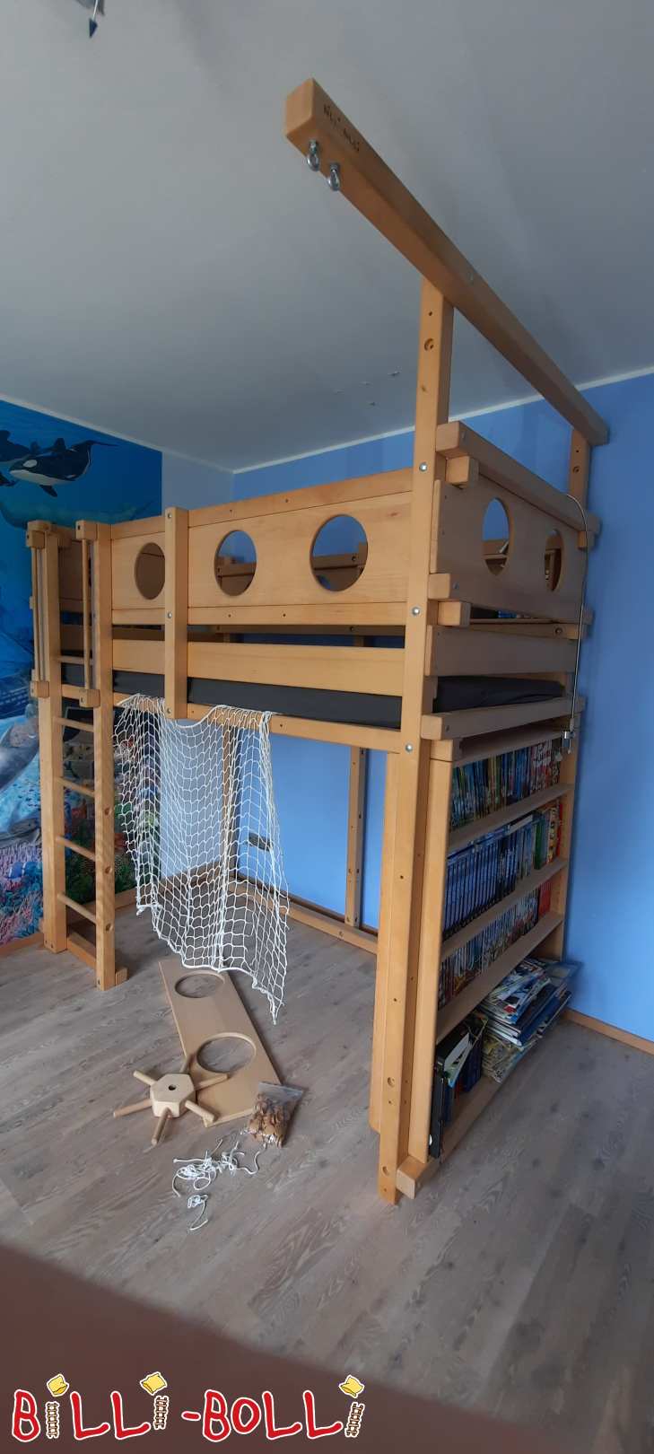 Cama alta estilo pirata que crece con el niño con estantes de haya sin tratar (Categoría: Cama alta ajustable a la edad de segunda mano)