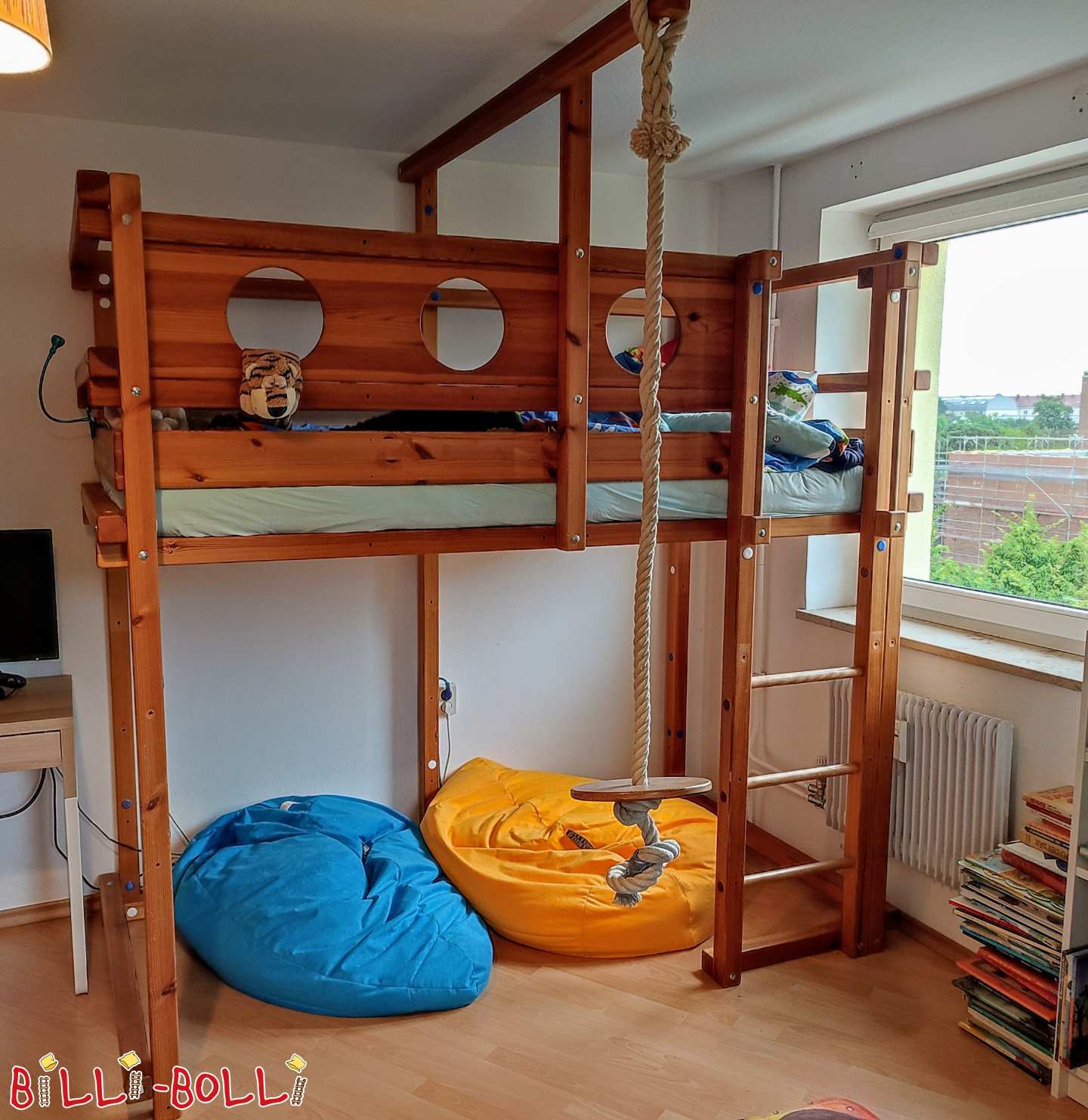 Loft bed that grows with the child in 100x200 cm in pine with bunk board (Category: Loft Bed Adjustable by Age pre-owned)