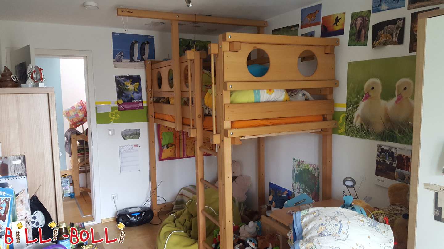 Cama de loft en crecimiento engrasada en haya, incluidas las tablas de amarre (Categoría: Cama alta ajustable a la edad de segunda mano)