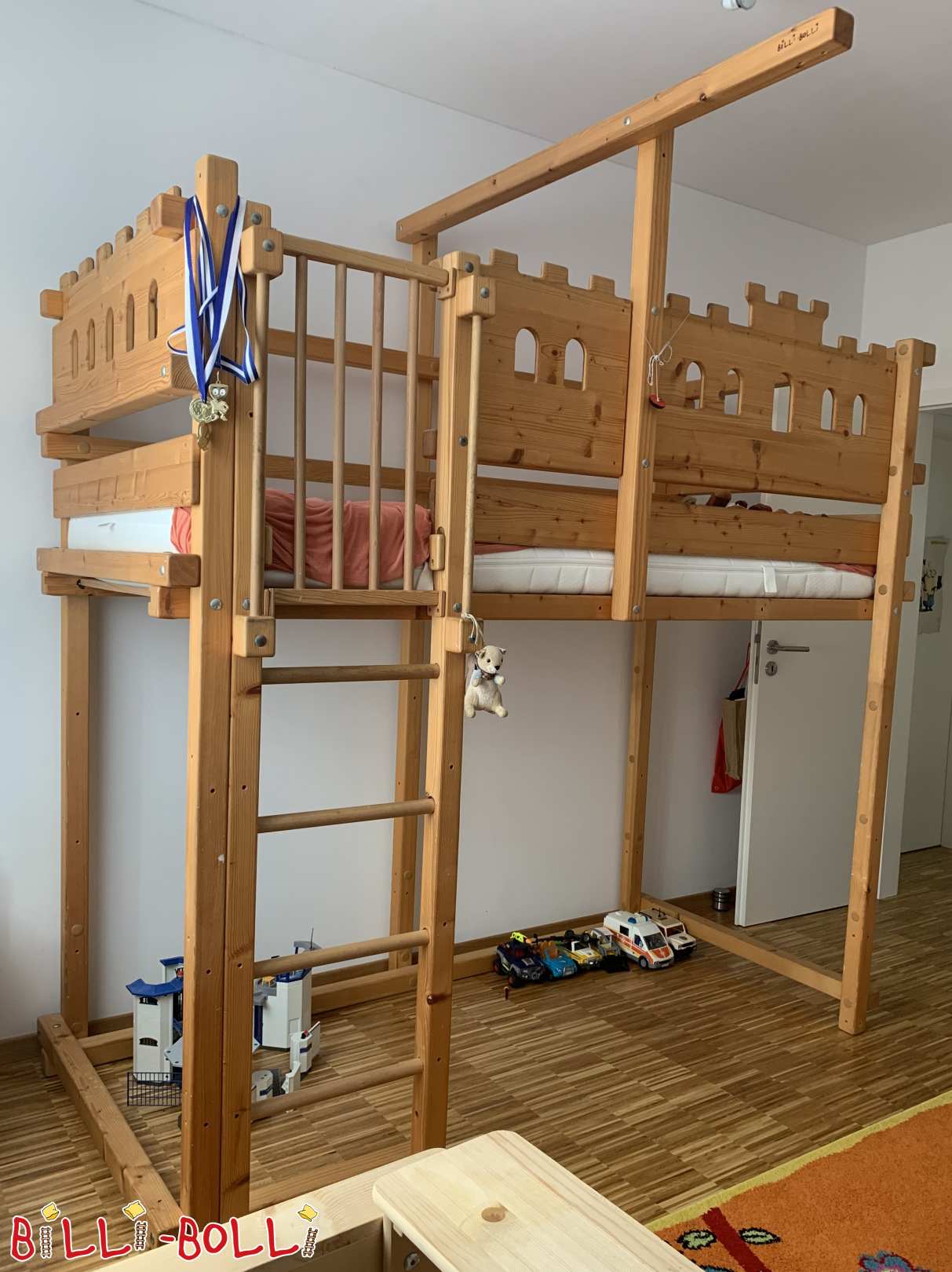 Growing loft bed in spruce with knight's castle boards (Category: second hand loft bed)