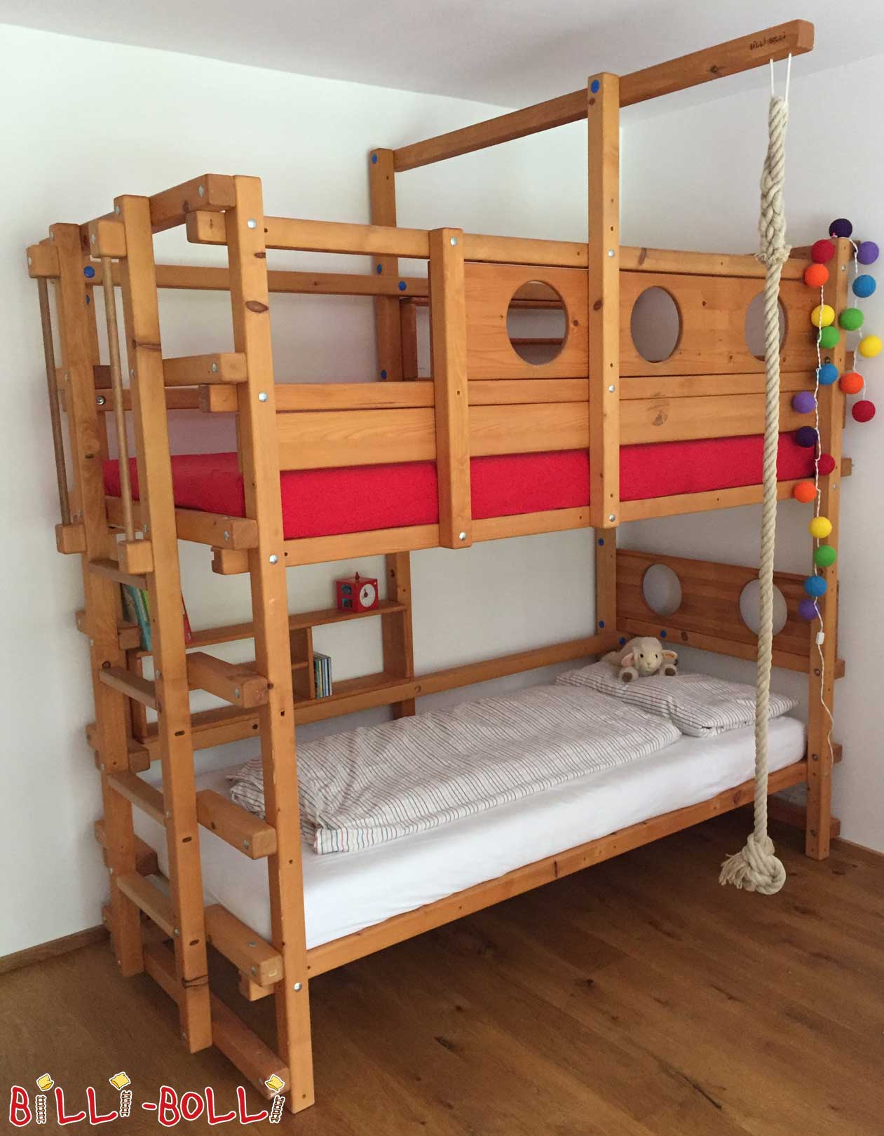 Podkrovní postel ve tvaru písmene L, která roste s dítětem v Hagenu (Kategorie: Použitá podkrovní postel)