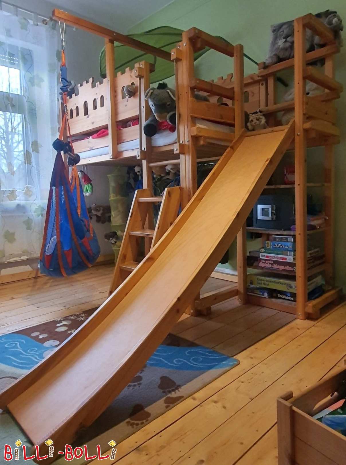 डुइसबर्ग में स्लाइड टॉवर सहित बच्चे के साथ मचान बिस्तर (कोटि: मचान बिस्तर का इस्तेमाल किया)