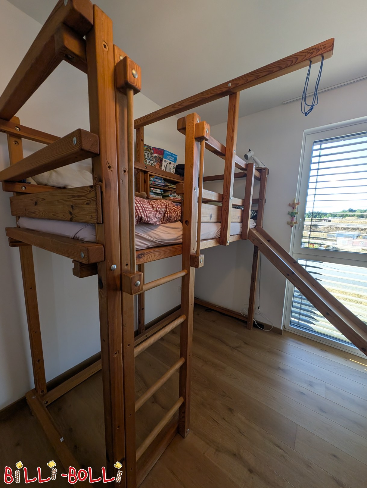 Aanbod 5746: Meegroeiend hoogslaper van grenenhout met glijbaan – Luxemburg Meegroeiend hoogslaper van grenenhout met glijbaan – Luxemburg (Categorie: Groeiende hoogslaper gebruikt)