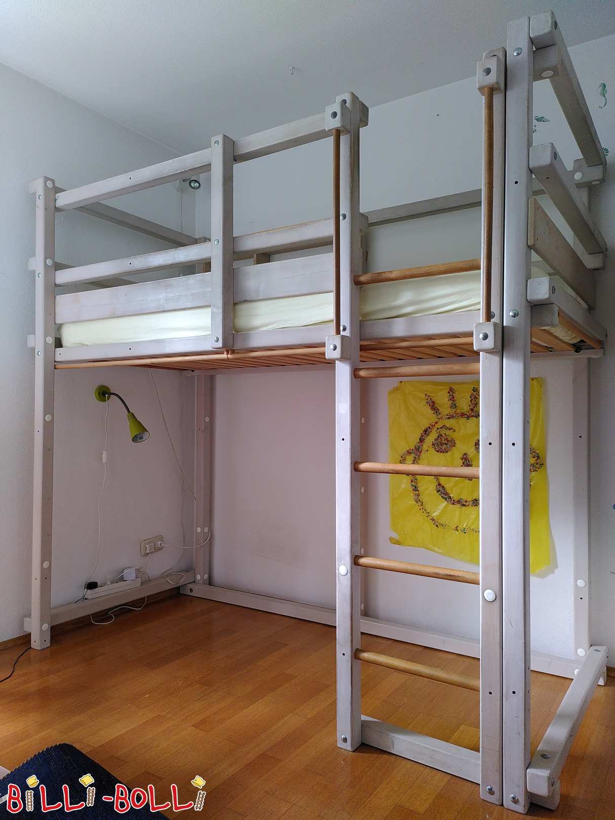 Gojenje podstrešne postelje s posteljno polico v boru, belo zastekljeno (Category: Podstrešna postelja, ki raste z otrokom used)