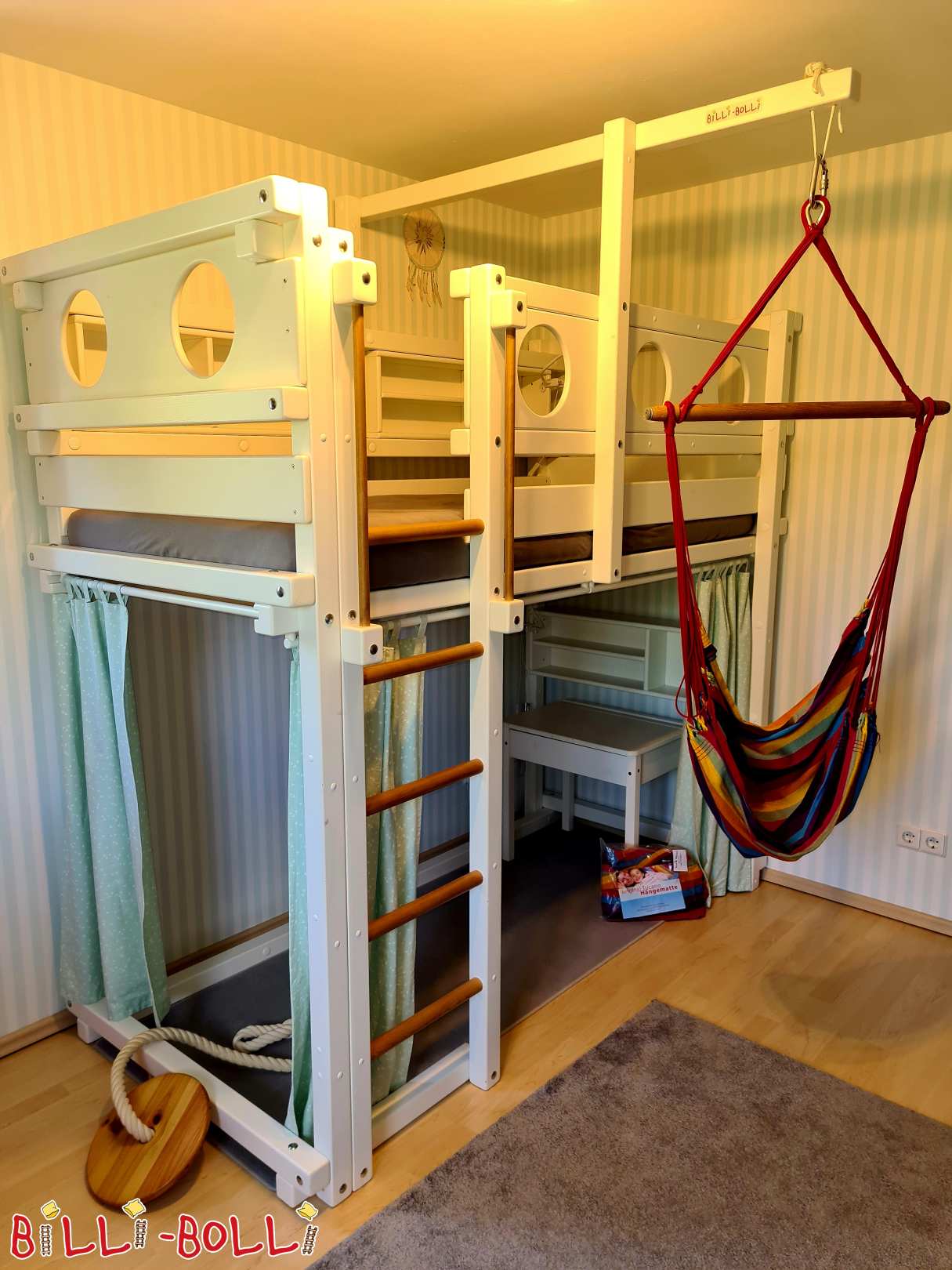 Loft bed bil-bunk board fl-arżnu li jikber mat-tifel, miżbugħ abjad (Kategorija: Sodda tas-sufra tikber użata)