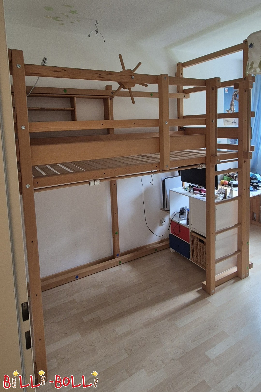 Publicidade 5714: Cama alta adaptável ao crescimento da criança, com plataforma de beliche, volante, baloiço, prateleira, etc. Cama alta adaptável ao crescimento da criança, com plataforma de beliche, volante, baloiço, prateleira, etc. (Categoria: Cama alta que cresce com a criança usada)