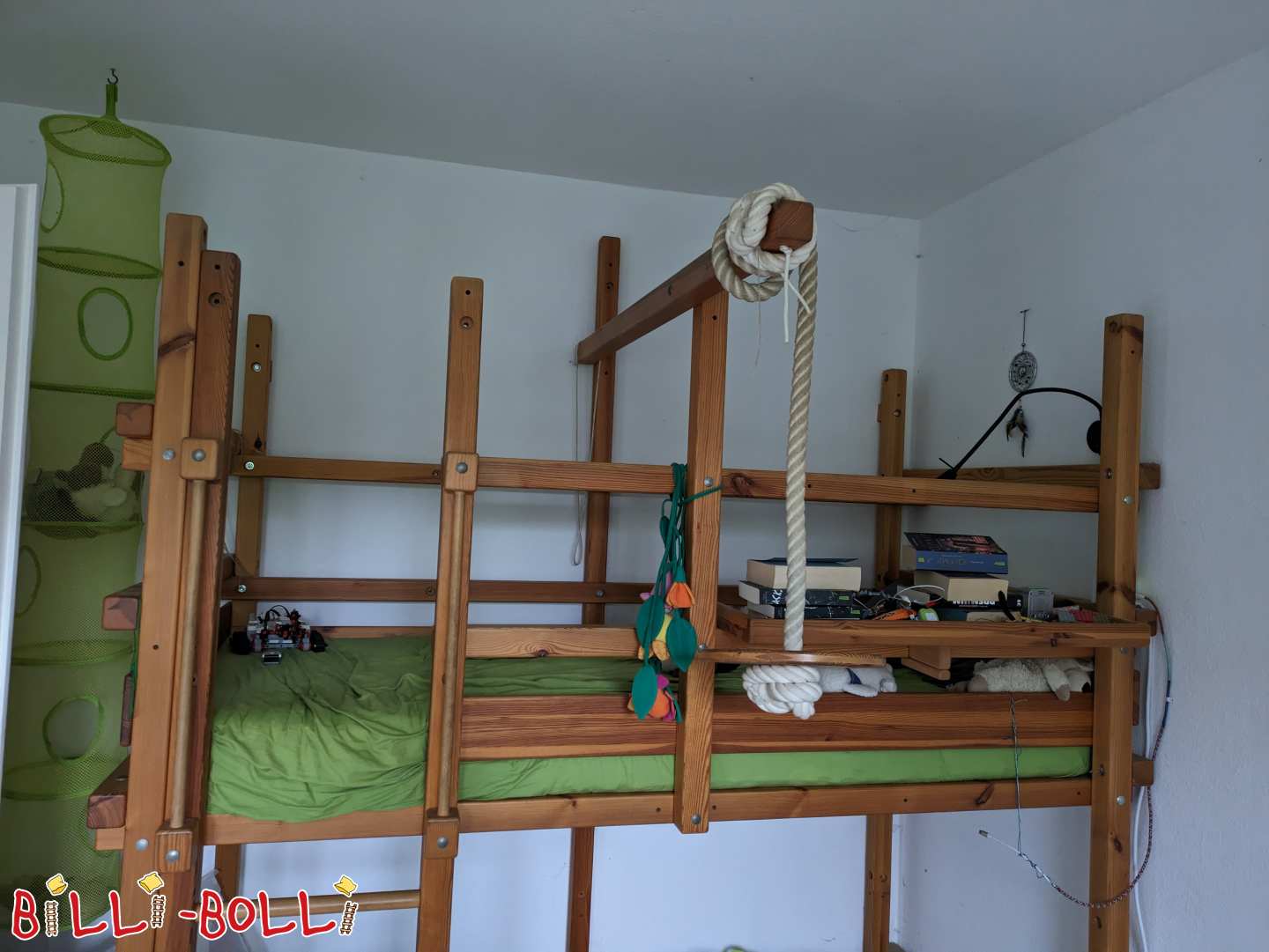 Patrová postel, která roste s dítětem, s nočním stolkem a houpacím talířem (Kategorie: Podkrovní postel roste s dítětem použité)