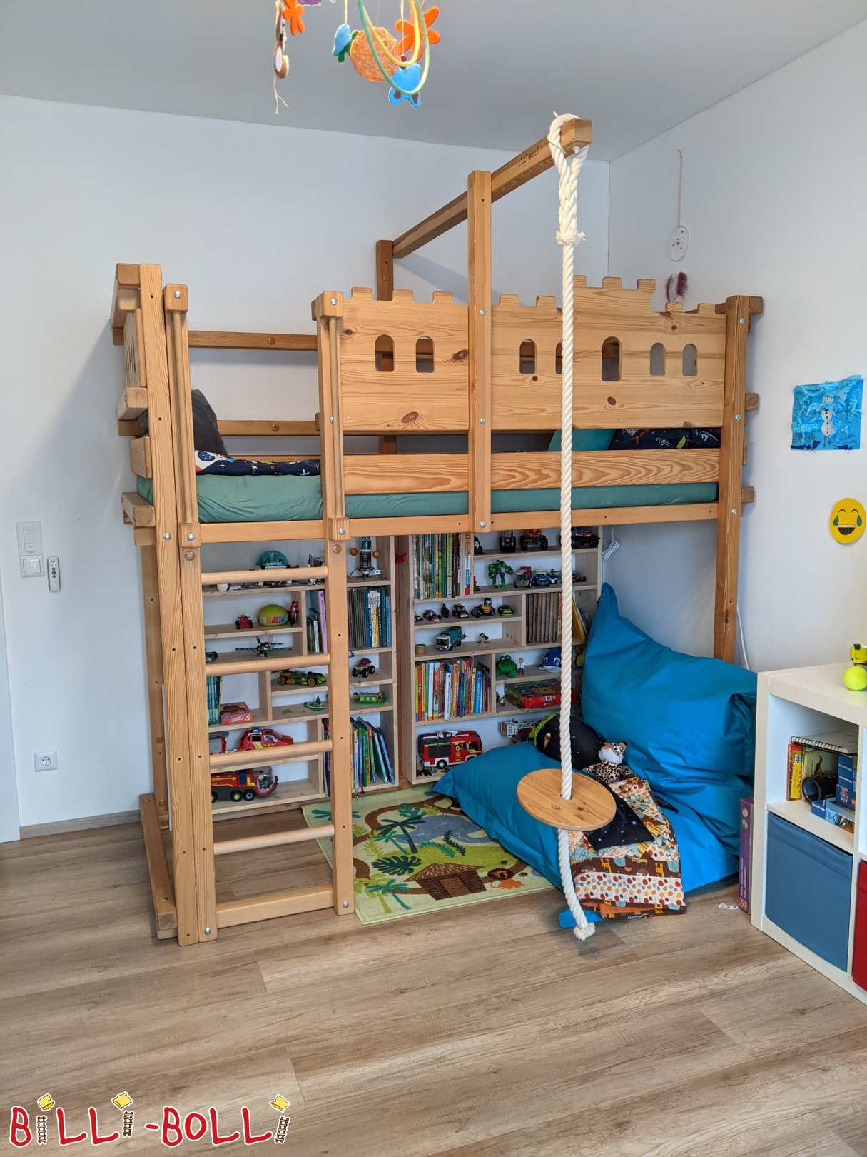 Letto a soppalco che cresce con il bambino, tavole a tema castello dei cavalieri, pino non trattato (Categoria: Accessori/pezzi per le modifiche di seconda mano)