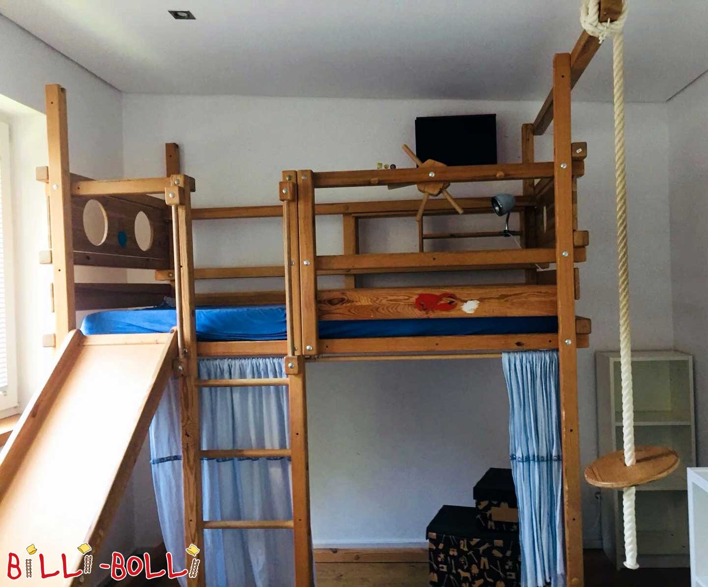 स्लाइड के साथ मचान बिस्तर जो बच्चे के साथ बढ़ता है (कोटि: मचान बिस्तर का इस्तेमाल किया)