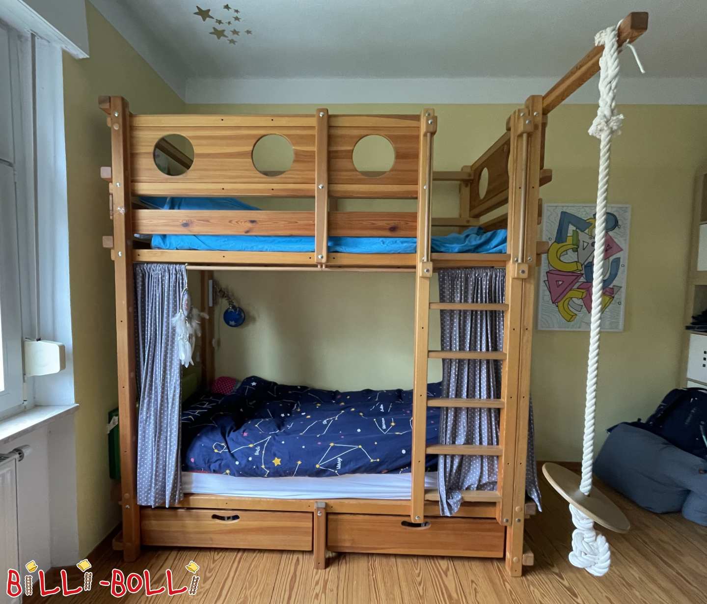 Opklapbed met speelvloer en bedboxen in grenenhout (Categorie: Groeiende hoogslaper gebruikt)