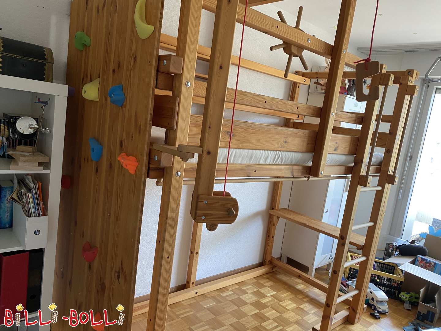 Rastúca podkrovná posteľ s množstvom doplnkov, olejovaná borovica (Kategória: Vysoká posteľ rastúca s dieťaťom used)
