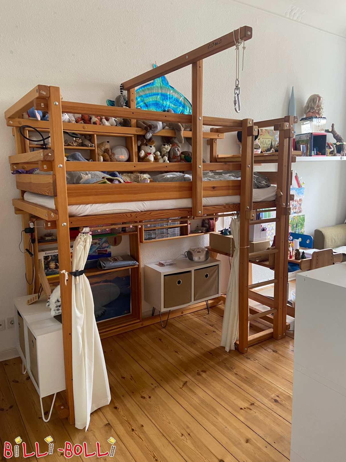 Publicidade 6799: Cama alta com acessórios que crescem com a criança, pinho oleado e encerado Cama alta com acessórios que crescem com a criança, pinho oleado e encerado (Categoria: Cama alta que cresce com a criança usada)