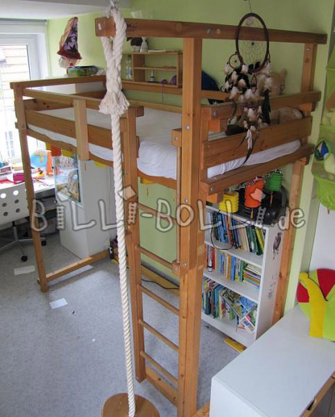 Tetőtéri ágy, amely a gyermekkel nő (Kategória: Tetőtéri ágy használt)