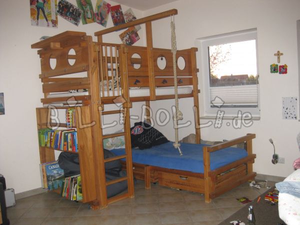 Piratų dviaukštė lova virš kampo (Kategorija: Naudojama dviaukštė lova)