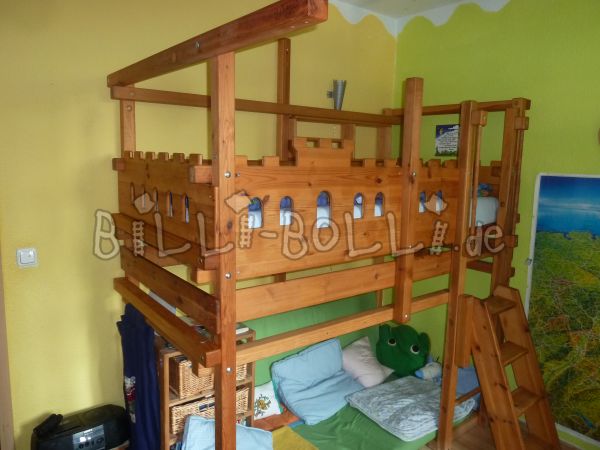 Bruņinieku pils bēniņu gulta (Kategorija: Izmantota bēniņu gulta)