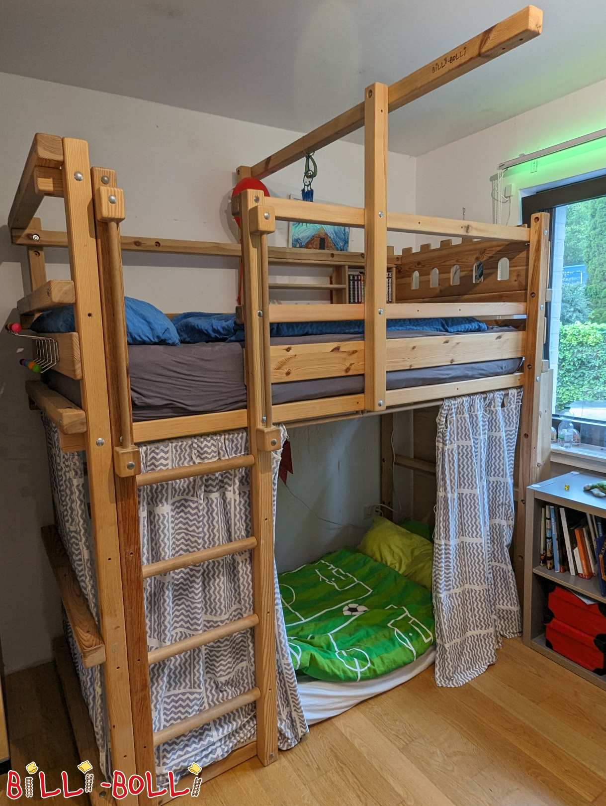 Loft bed growing with knight's castle boards in Central Hesse (Category: Loft Bed Adjustable by Age pre-owned)