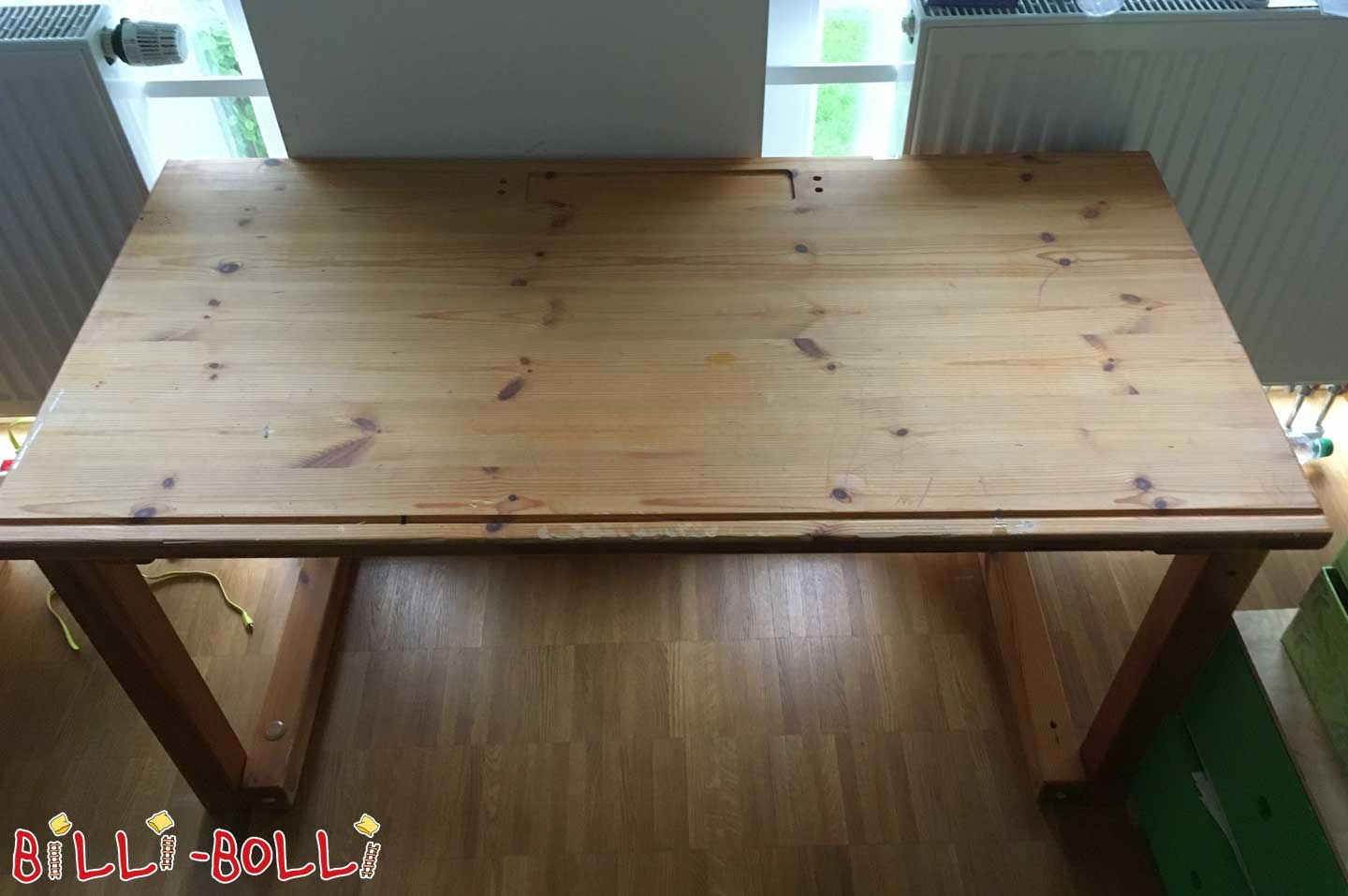 Pisalna miza 65 x 123 cm, bor z oljnim voskanjem (Kategorija: Uporabljeno otroško pohištvo)