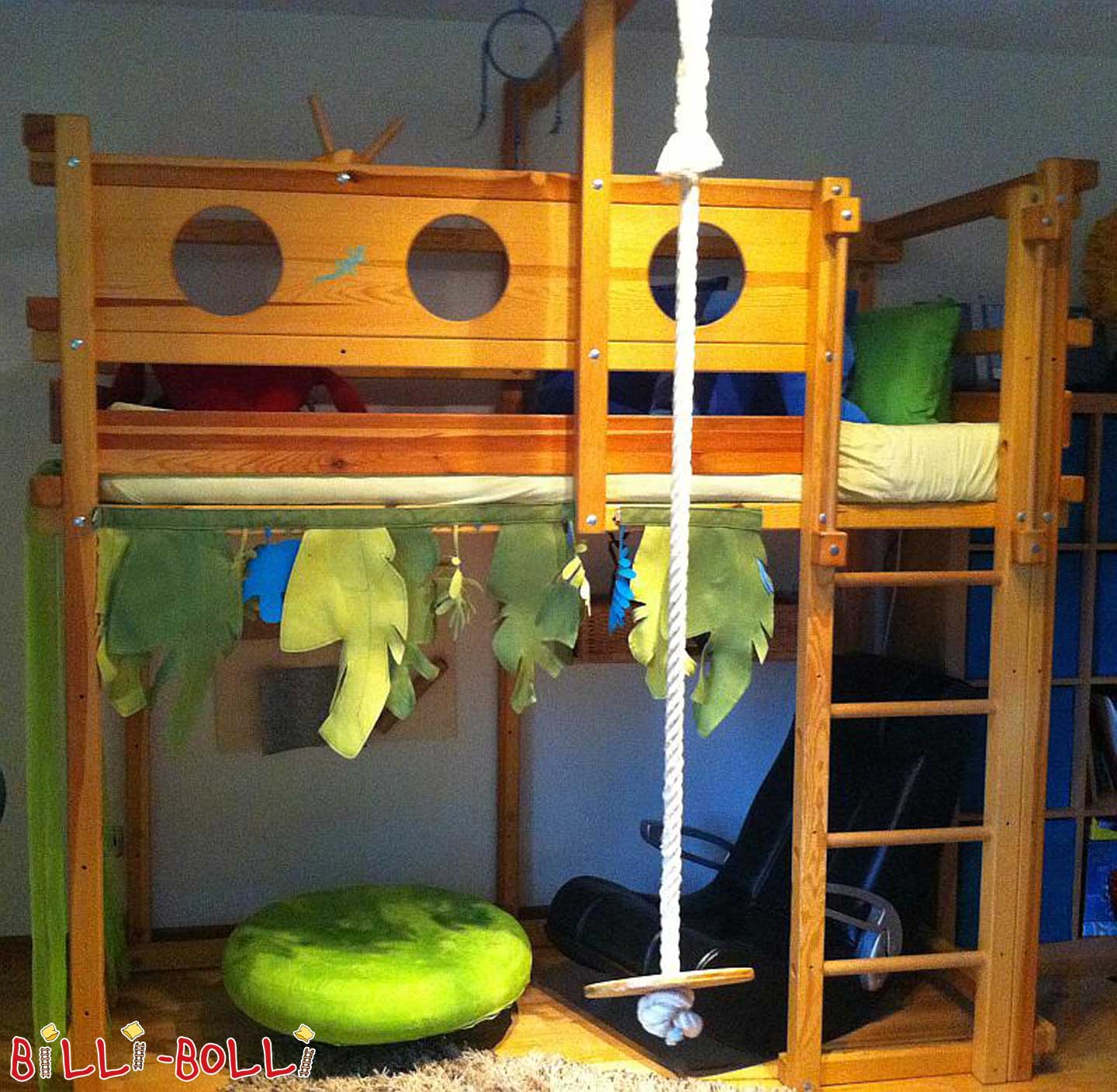 Otroška postelja v podstrešju, ki raste z otrokom (Kategorija: Uporabljeno podstrešno ležišče)