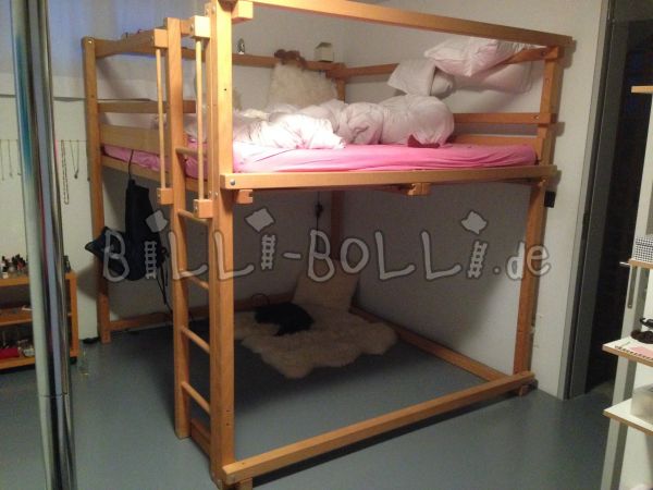Ļoti labi saglabājušās divguļamās gultas (Kategorija: Izmantotās bērnu mēbeles)