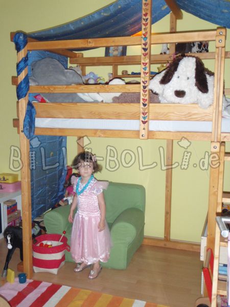 Labai gražus Billi-Bolli palėpės lova 100x200cm, eglės - medaus aliejus (Kategorija: Naudojama palėpės lova)