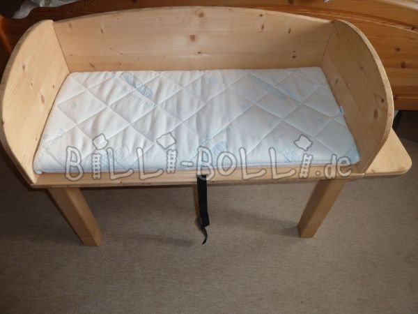 Nursing bed in spruce (Category: second hand kids’ furniture)