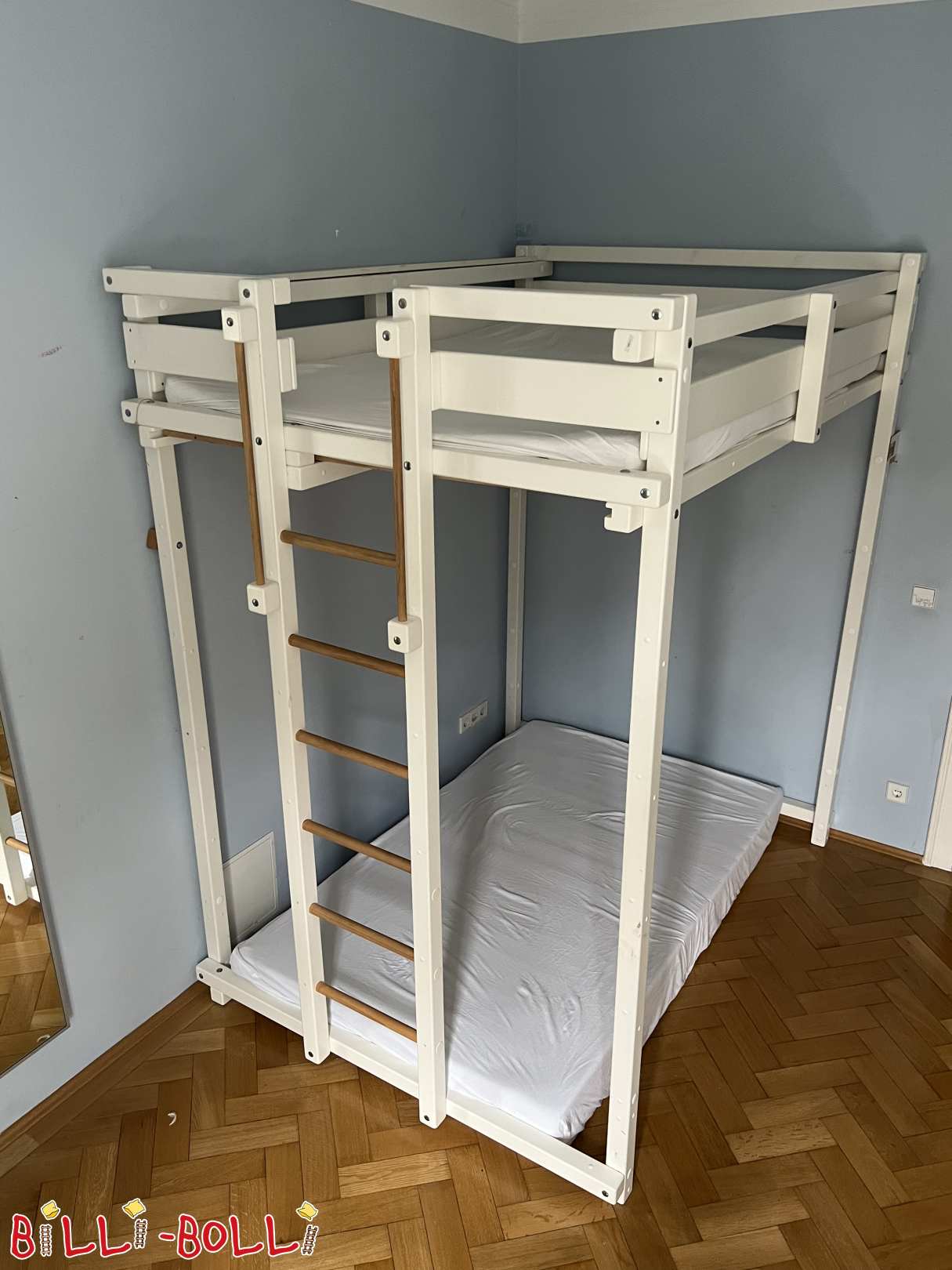 Študentská loftová posteľ v borovici, biely lak, 140x200cm (Kategória: Študentská podkrovná posteľ použité)