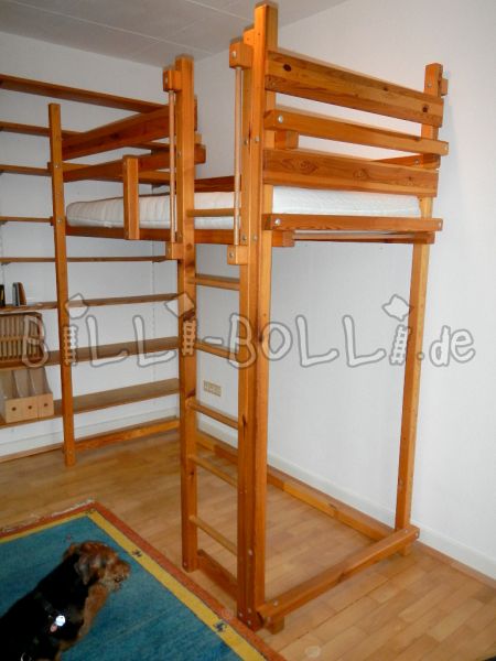 Studentská podkrovní postel z borovice (Kategorie: Použitá podkrovní postel)