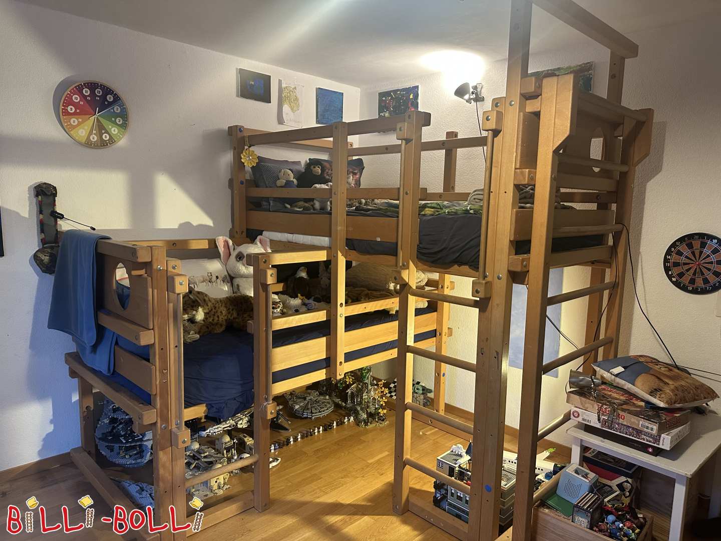 Publicidade 6795: Cama alta variante de canto para 2 crianças de uma casa bem conservada em ZH Cama alta variante de canto para 2 crianças de uma casa bem conservada em ZH (Categoria: Beliche sobre o canto usado)
