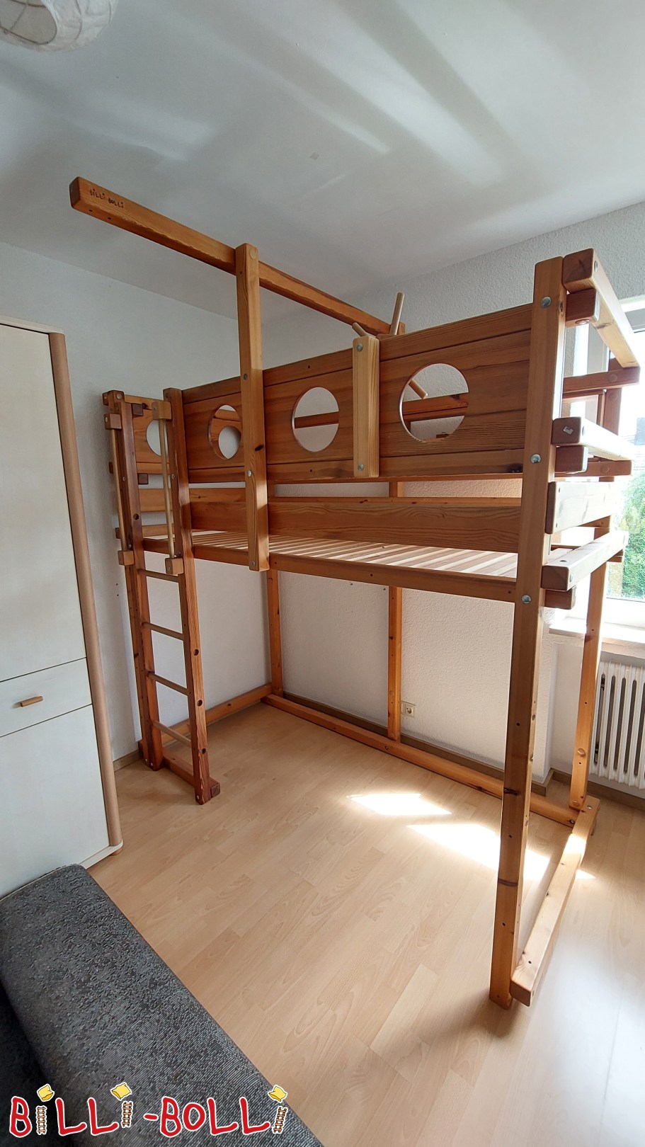 Ulm/Erbach: Piraten-Loftbett (90×200 cm) mat Steierrad a Regal (Kategorie: Loftbett mat Armaufleeën a Leeder, gebraucht)