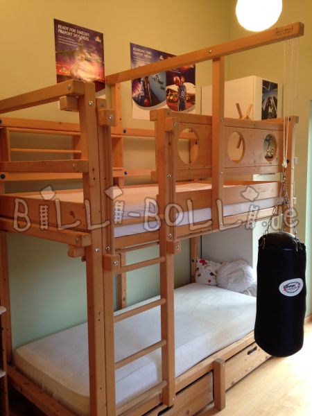 Zestaw do konwersji z łóżka dla gości na łóżko piętrowe z podłogą do zabaw w świerku (Kategoria: Używane łóżko na poddaszu)