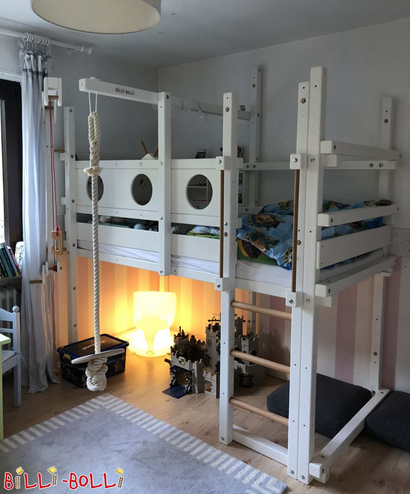 Loftová posteľ v bielej farbe (Kategória: Vysoká posteľ rastúca s dieťaťom used)